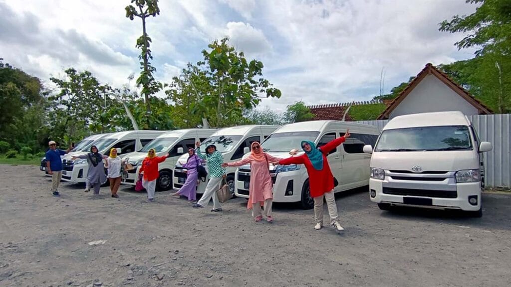 Rental Toyota Hiace Bogor