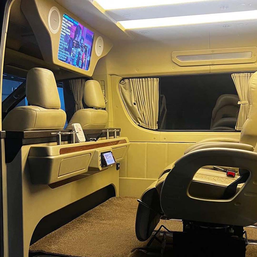 Sewa Hiace Luxury Bekasi